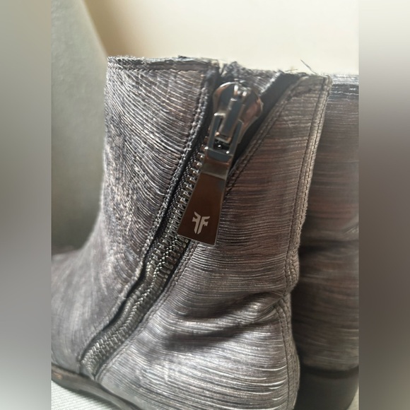 FRYE | leather Demi zip bootie in pewter | size 9 - Picture 7 of 9